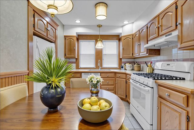 6 Stirling Street 1, Andover, MA 01810