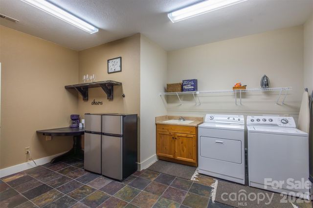 83 Allspice Court, Tuckasegee, NC 28783