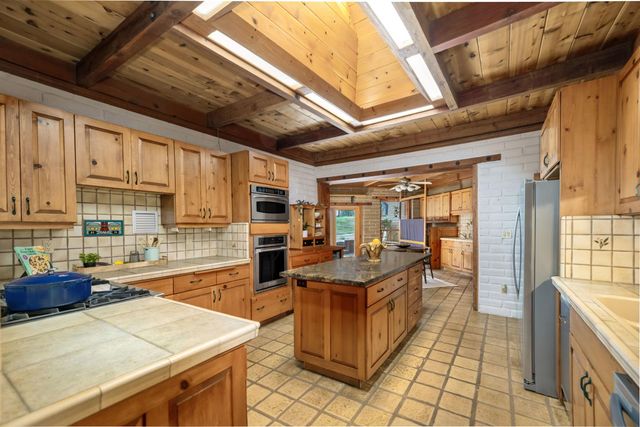 20990 Tiger Tail Rd, Grass Valley, CA 95949