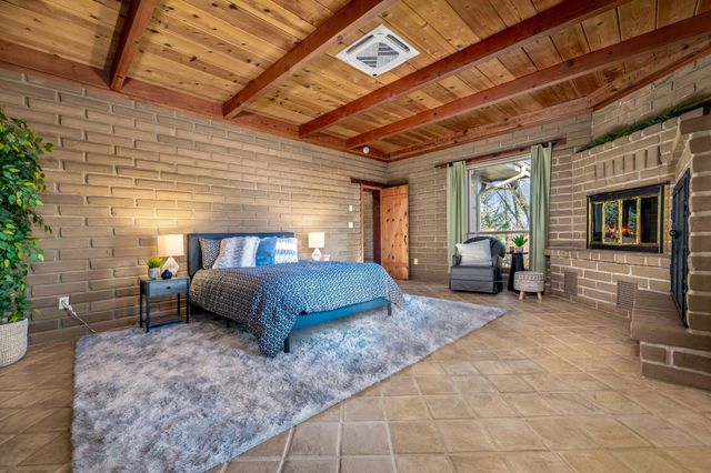 20990 Tiger Tail Rd, Grass Valley, CA 95949