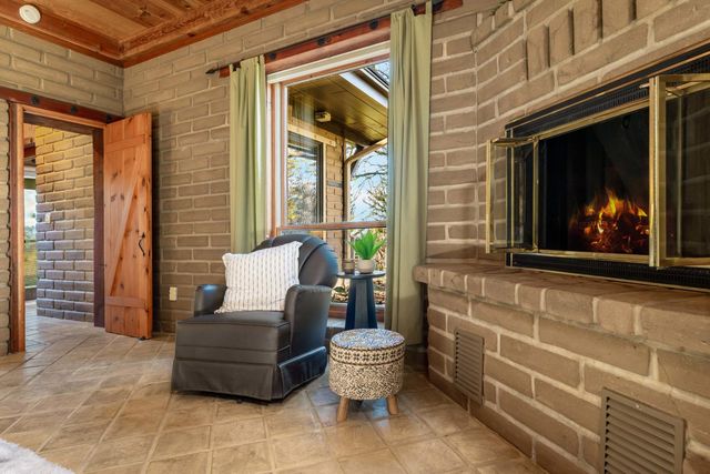 20990 Tiger Tail Rd, Grass Valley, CA 95949