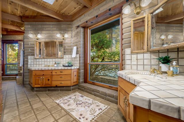 20990 Tiger Tail Rd, Grass Valley, CA 95949