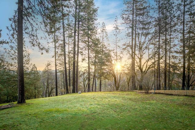 20990 Tiger Tail Rd, Grass Valley, CA 95949
