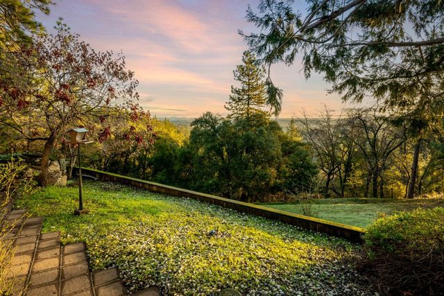 20990 Tiger Tail Rd, Grass Valley, CA 95949