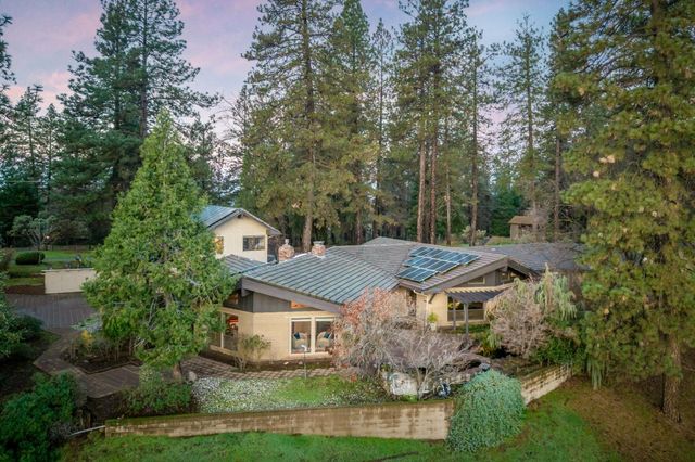 20990 Tiger Tail Rd, Grass Valley, CA 95949