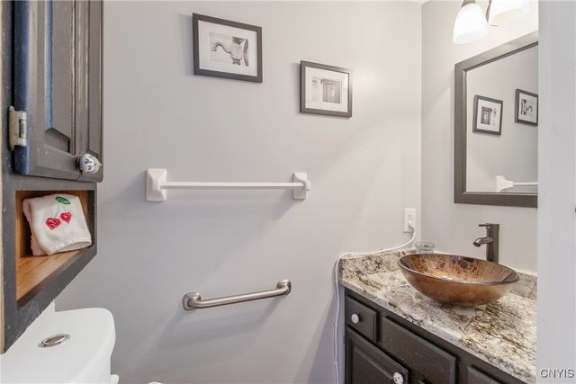 203 Chestnut Hill Drive, Salina, NY 13088