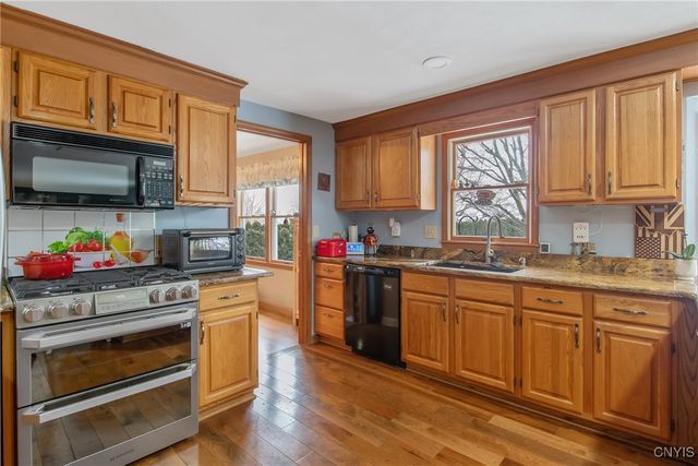 203 Chestnut Hill Drive, Salina, NY 13088