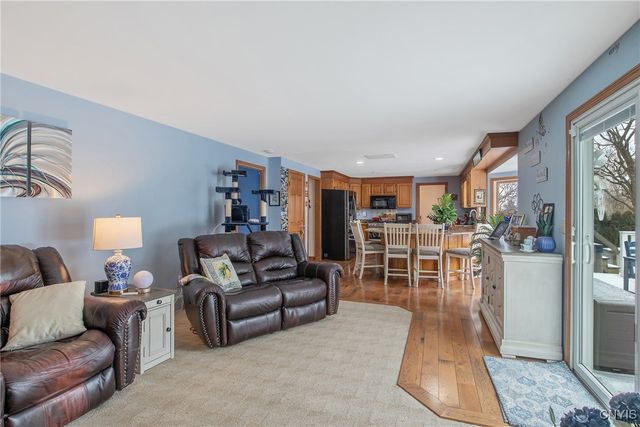 203 Chestnut Hill Drive, Salina, NY 13088