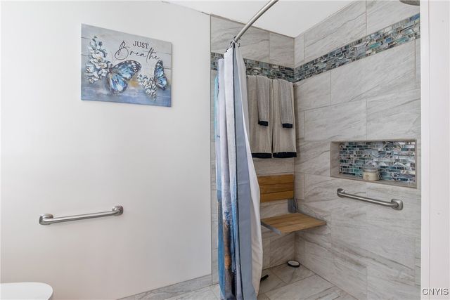 203 Chestnut Hill Drive, Salina, NY 13088