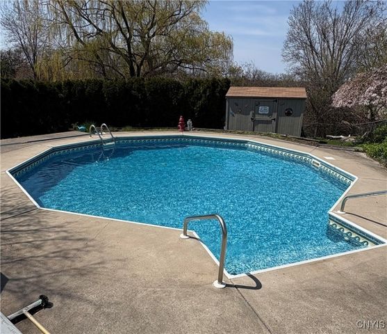 203 Chestnut Hill Drive, Salina, NY 13088