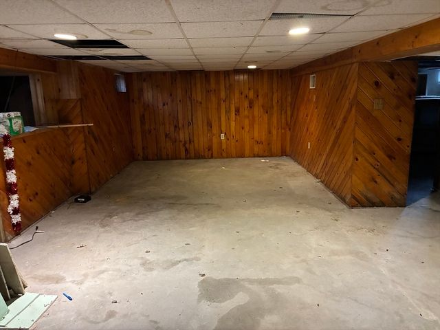 32 White St, Ludlow, MA 01056
