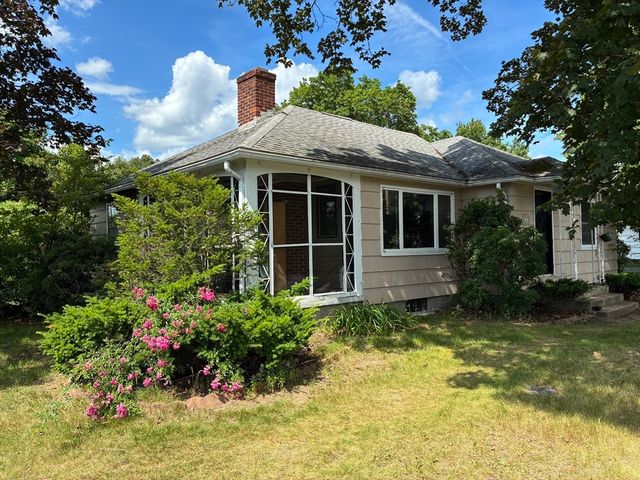 32 White St, Ludlow, MA 01056