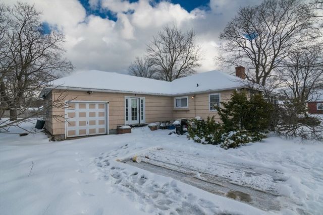 32 White St, Ludlow, MA 01056