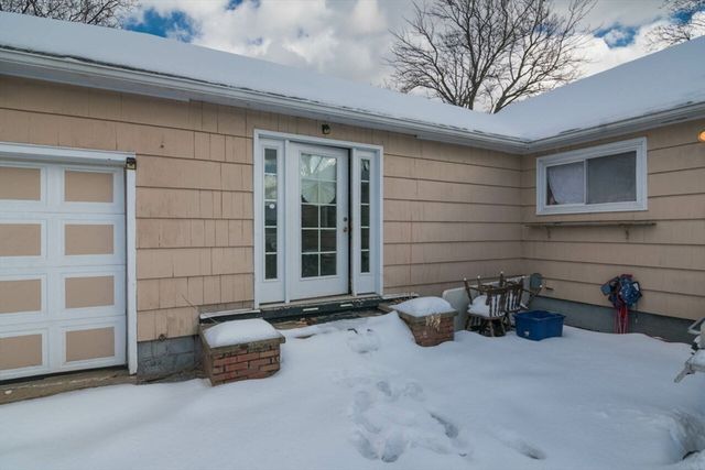 32 White St, Ludlow, MA 01056