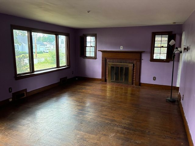 32 White St, Ludlow, MA 01056