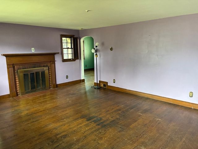 32 White St, Ludlow, MA 01056