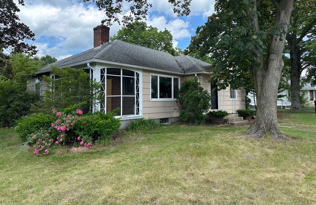 32 White St, Ludlow, MA 01056