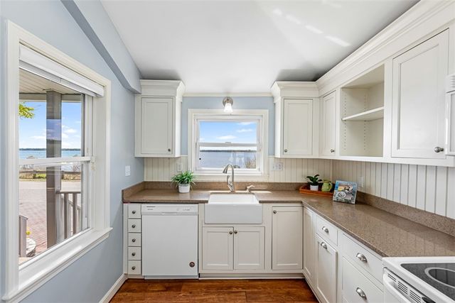 15 Shore Drive, Barrington, RI 02806