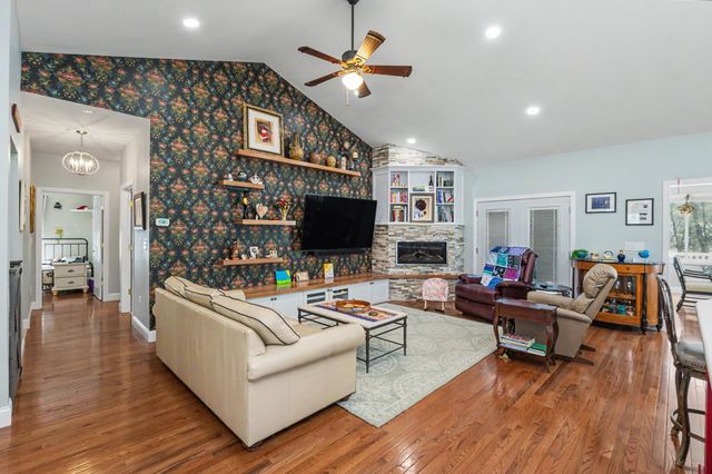 16 Nevins Drive, Londonderry, NH 03053