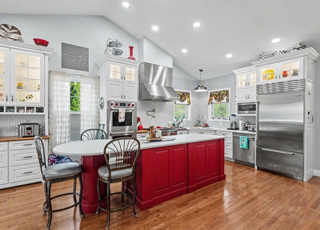 16 Nevins Drive, Londonderry, NH 03053