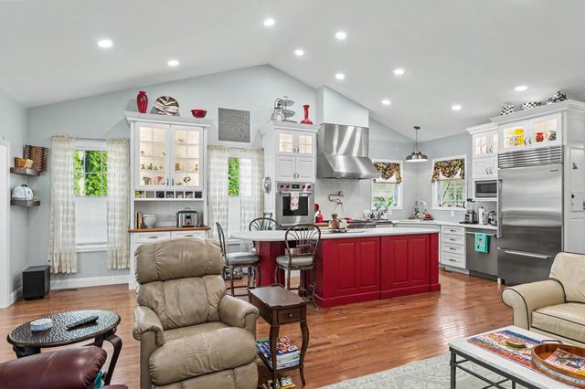 16 Nevins Drive, Londonderry, NH 03053