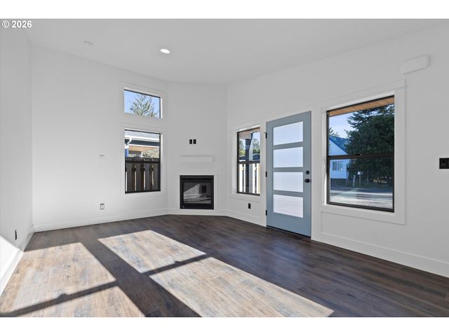 327 Se OAR Ave, Lincoln City, OR 97367