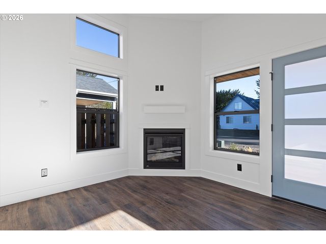 327 Se OAR Ave, Lincoln City, OR 97367