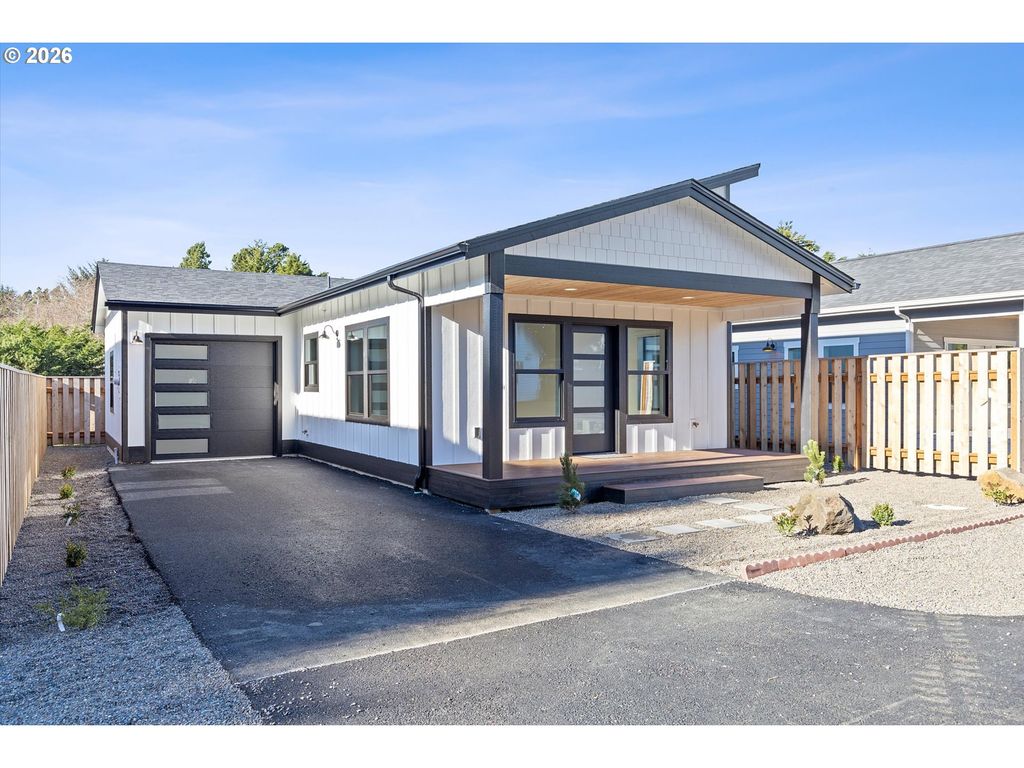 327 Se OAR Ave, Lincoln City, OR 97367