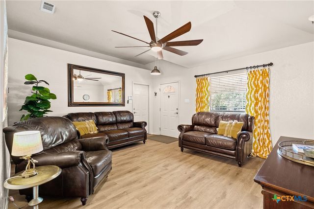 8 Hawthorn Court, Belton, TX 76513