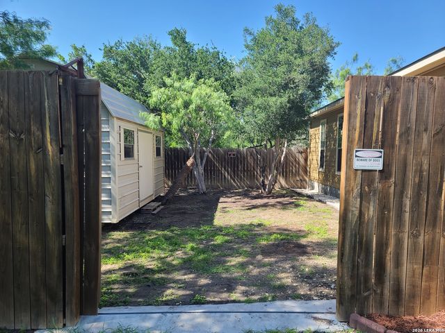 530 County Road 3822, San Antonio, TX 78253