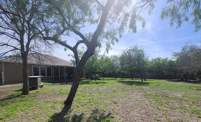 530 County Road 3822, San Antonio, TX 78253