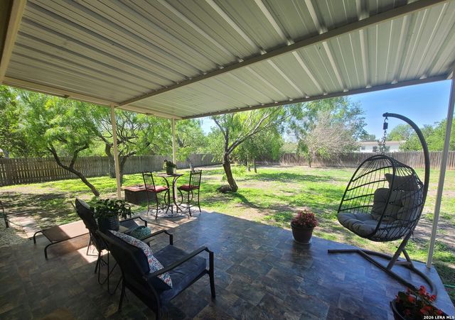 530 County Road 3822, San Antonio, TX 78253