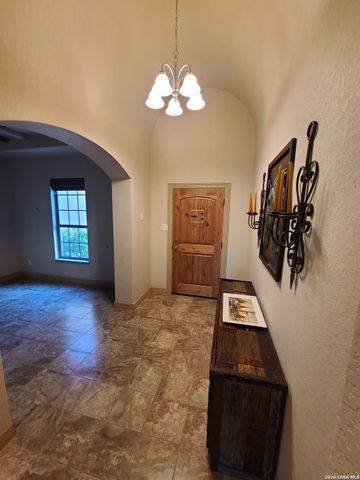 530 County Road 3822, San Antonio, TX 78253