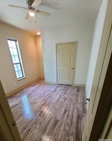 530 County Road 3822, San Antonio, TX 78253