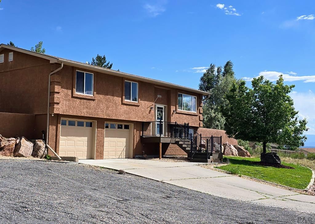 846 S Palomar Dr, Pueblo West, CO 81007