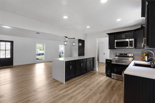 4202 Sheffield Drive, Grand Prairie, TX 75052