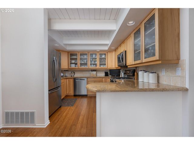 1004 Sw 10th Place, Lincoln City, OR 97367