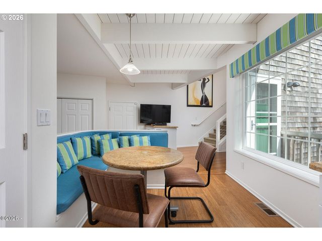 1004 Sw 10th Place, Lincoln City, OR 97367