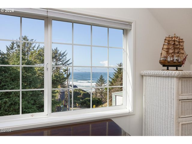 1004 Sw 10th Place, Lincoln City, OR 97367
