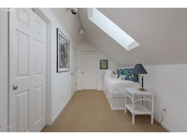 1004 Sw 10th Place, Lincoln City, OR 97367