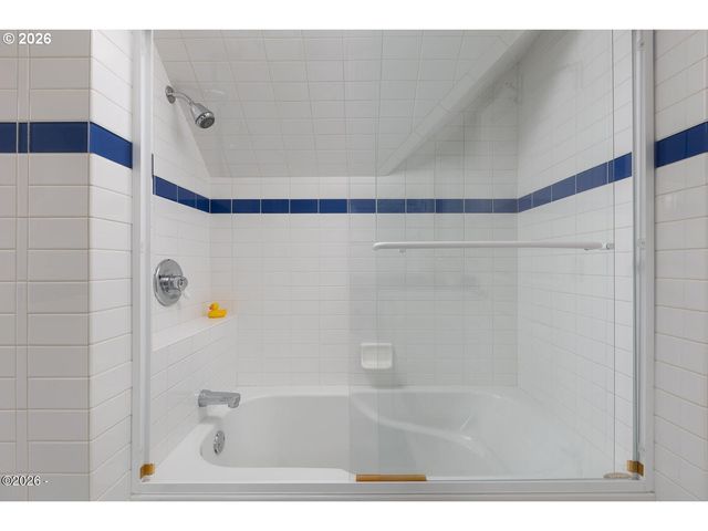 1004 Sw 10th Place, Lincoln City, OR 97367
