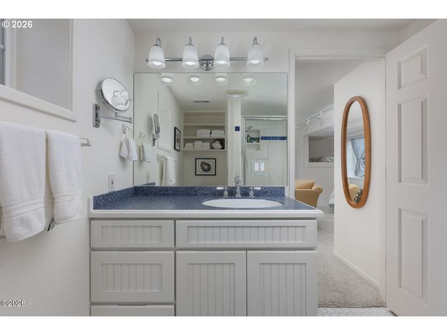 1004 Sw 10th Place, Lincoln City, OR 97367