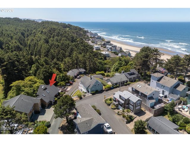 1004 Sw 10th Place, Lincoln City, OR 97367