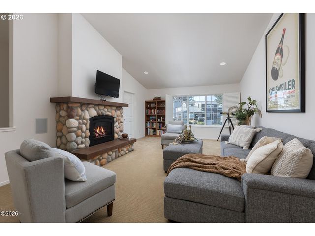 1004 Sw 10th Place, Lincoln City, OR 97367