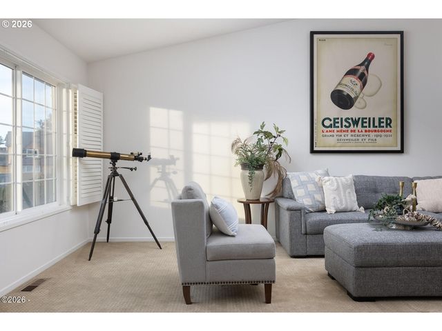 1004 Sw 10th Place, Lincoln City, OR 97367