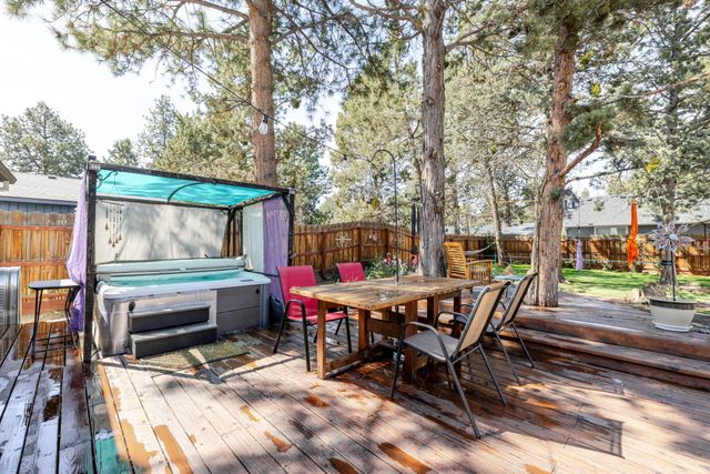 835 SE Polaris Court, Bend, OR 97702