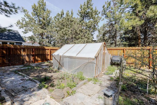 835 SE Polaris Court, Bend, OR 97702