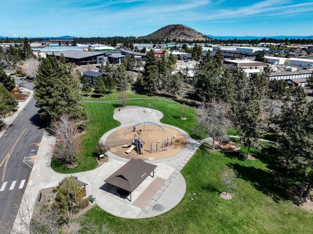 835 SE Polaris Court, Bend, OR 97702