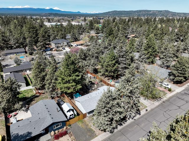 835 SE Polaris Court, Bend, OR 97702