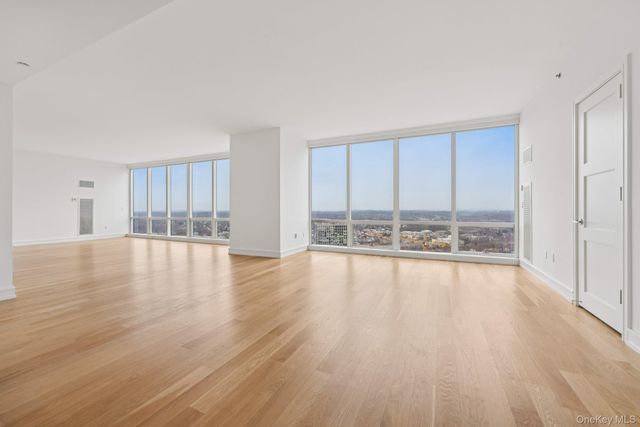 1 Renaissance Square PH5C, White Plains, NY 10601